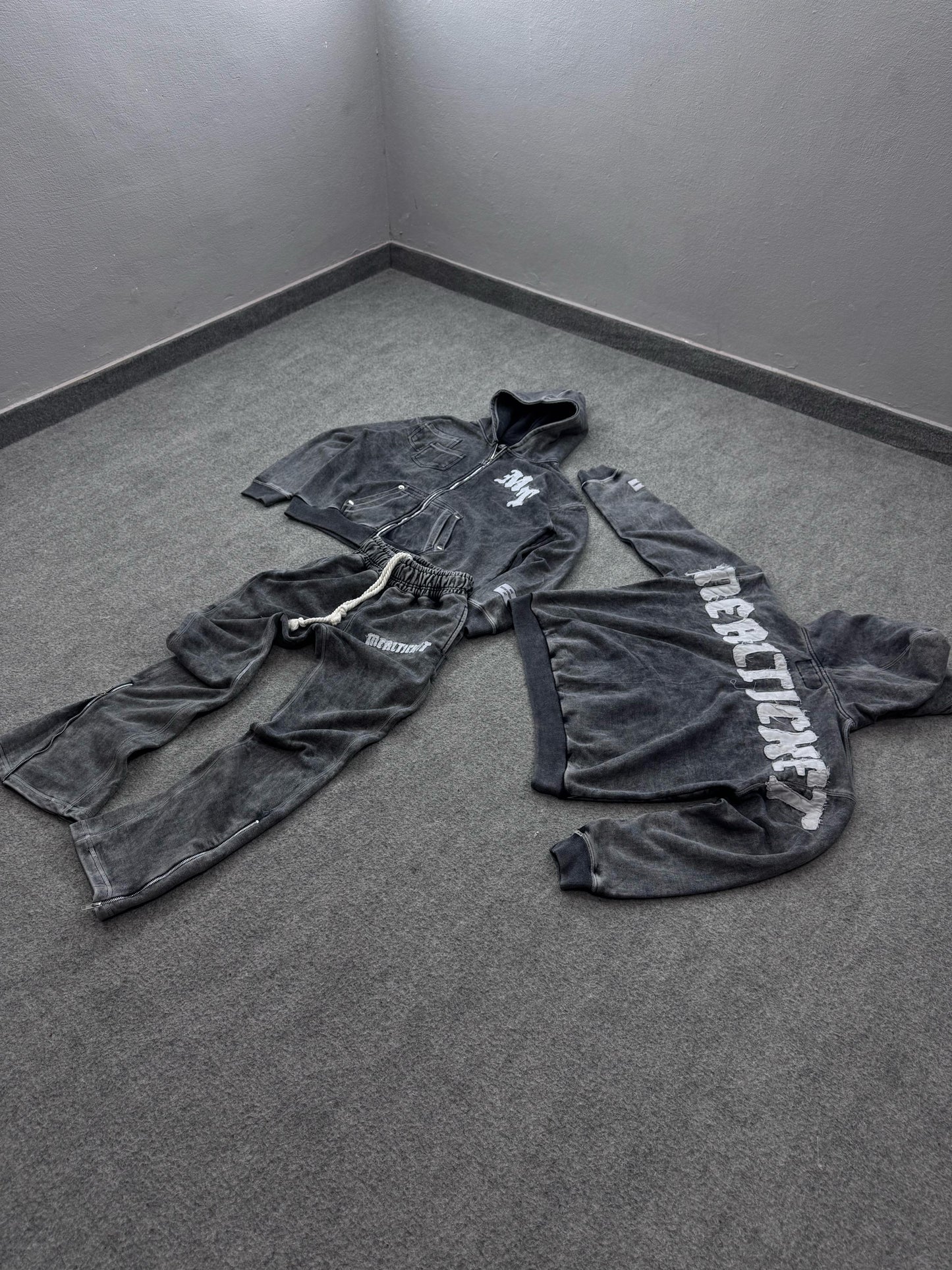 MT Charcoal "Vault" Set
